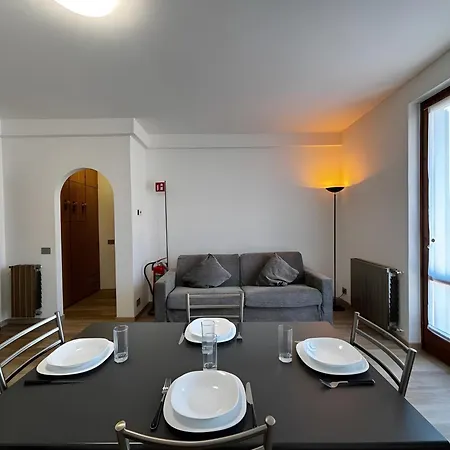 Dennis House 公寓