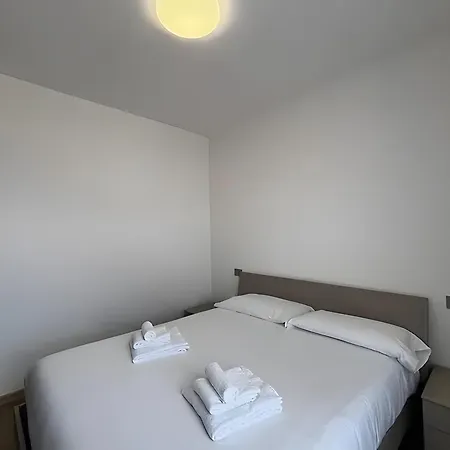 Dennis House 公寓